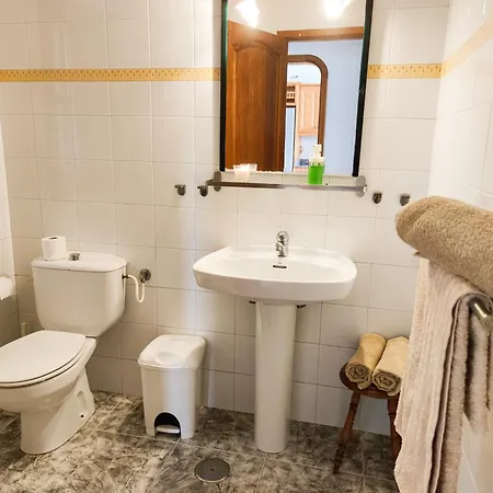 Volkkanrentals View House فامارا