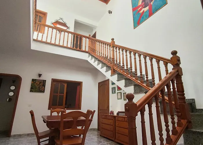 Volkkanrentals View House *